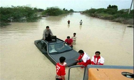 کمک رسانی هلال احمر قم به 56 نفر گرفتار در سیلاب
