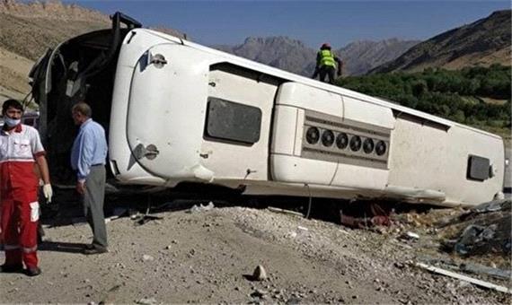 واژگونی اتوبوس در محور قم ـ کاشان/ 3 نفر کشته و 12 مسافر مجروح شدند