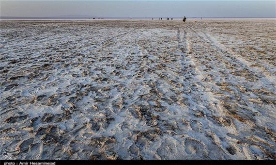 بحران توفان‌های نمکی در قلب ایران| دریاچه نمک قم ‌از حال‌ رفت / شوره‌زاری که جان میلیون‌ها انسان را تهدید می‌کند