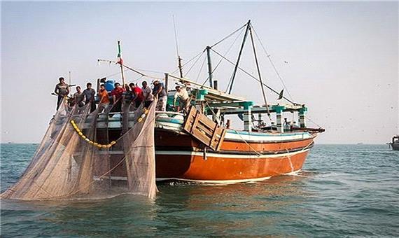 توقیف 18 کشتی هنگام صید ترال در آب‌های ساحلی خوزستان