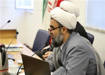 توجه ویژه به اساتید و طلاب باید در متن برنامههای مدیریتی قرار داشته باشد