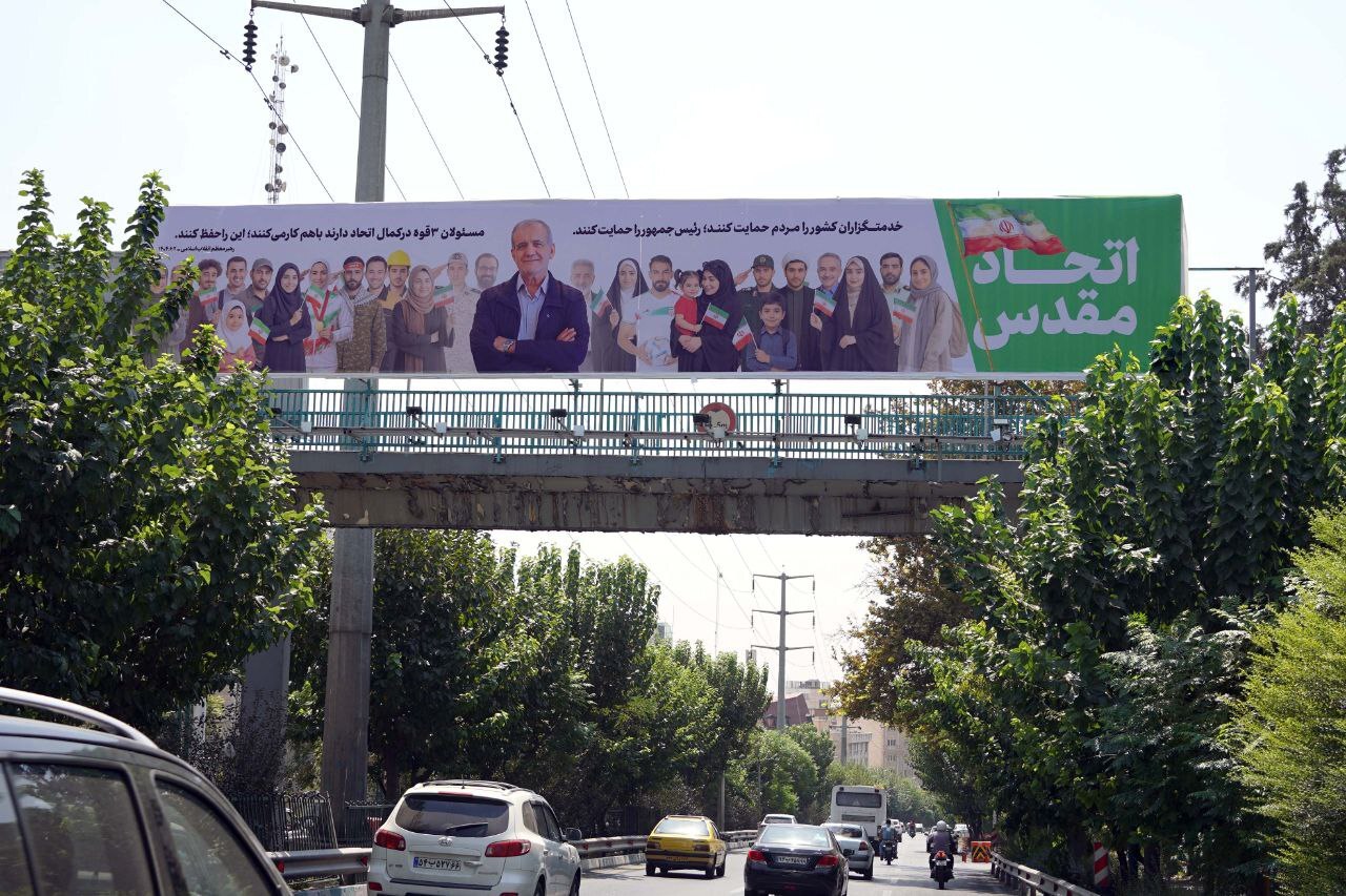 بنرهای زاکانی برای پزشکیان
