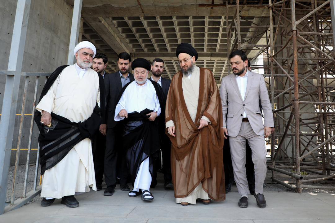 دیدار و گفت‌وگوی حکیم با نماینده آیت‌الله العظمی سیستانی و بازدید از پروژه‌های علمی و درمانی در قم