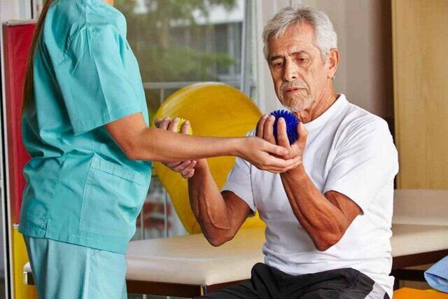 کاهش سفتی عضلات و قوز کمر در مبتلایان به پارکینسون