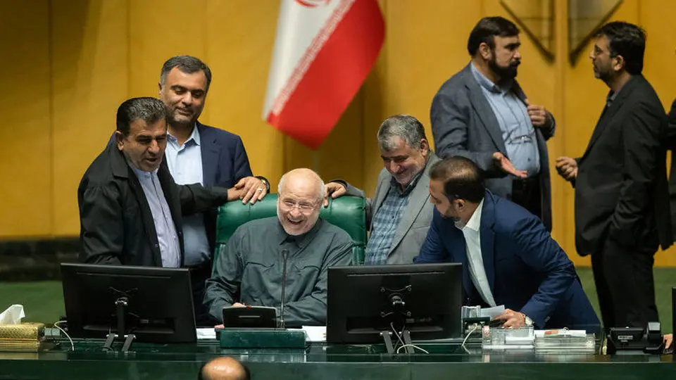 جر و بحث نمایندگان با قالیباف