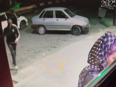 فیلم سرقت برق‌آسای موبایل دختر جوان مقابل عابربانک