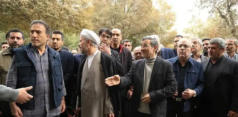 تصاویری از مراسم ترحیم خواهر محمود احمدی‌نژاد