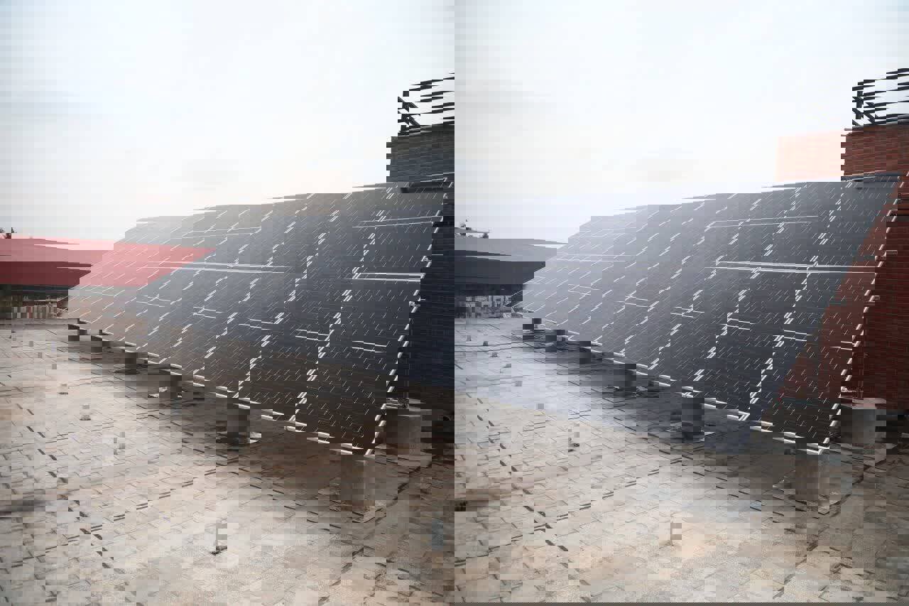 ۲ مگاوات نیروگاه خورشیدی برای ۴۰۰ مددجوی کمیته امداد قم افتتاح می‌شود