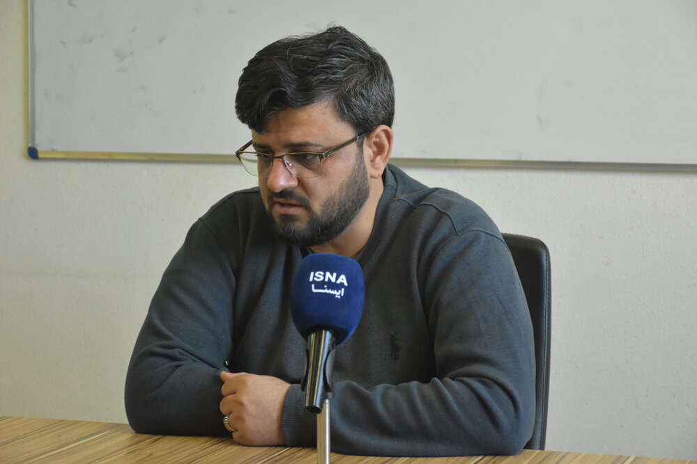 استاد دانشگاه قم: نسل جوان آگاهانه‌تر از گذشته در صحنه انقلاب حضور دارد