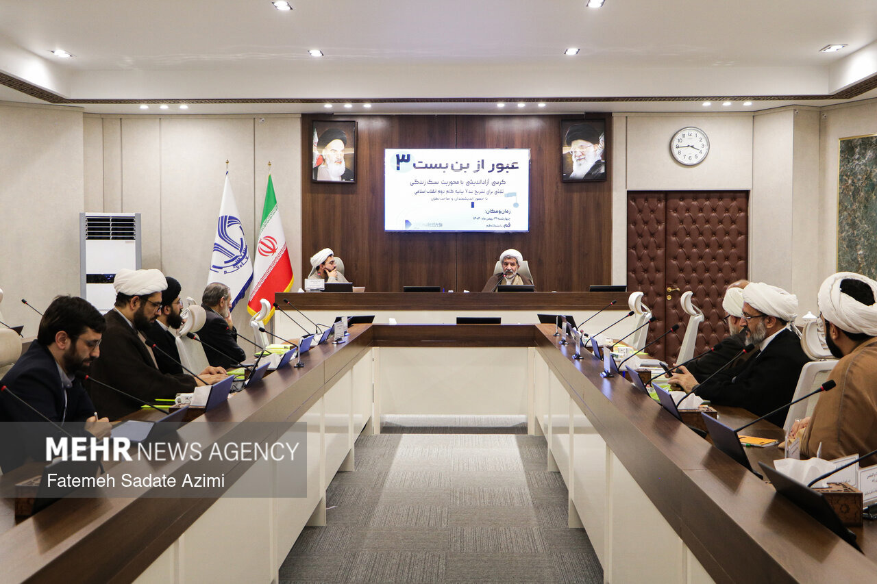 نشست «عبور از بن‌بست ۳» با محوریت سبک زندگی در دانشگاه قم برگزار شد