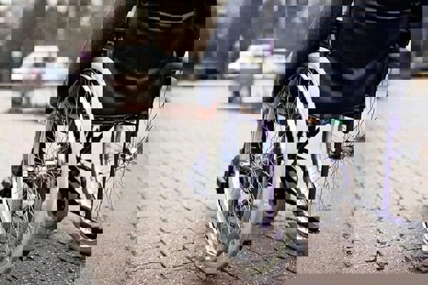 ضرب و شتم یک معلول در آسایشگاه؛ ضارب اخراج شد