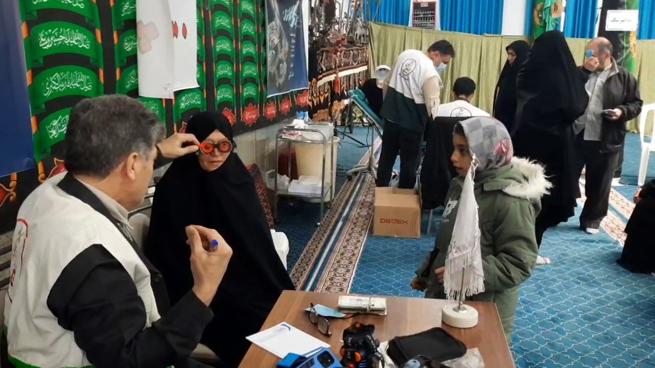 ارائه خدمات رایگان پزشکی به اهالی روستای فردو قم