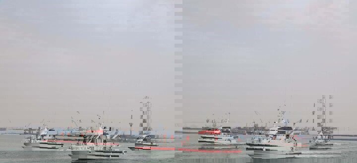 نجات دو زن و چهار مرد پس از ساعت‌ها سرگردانی یک شناور تفریحی در آب‌های قشم