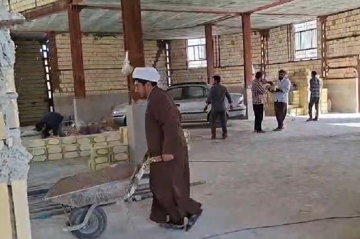 فیلم| تداوم خدمت رسانی طلاب جهادی مدرسه علمیه نورآباد استان فارس