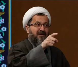 واکنش مجری و کارشناس برنامه سمت خدا به صدای بمباران در پخش زنده