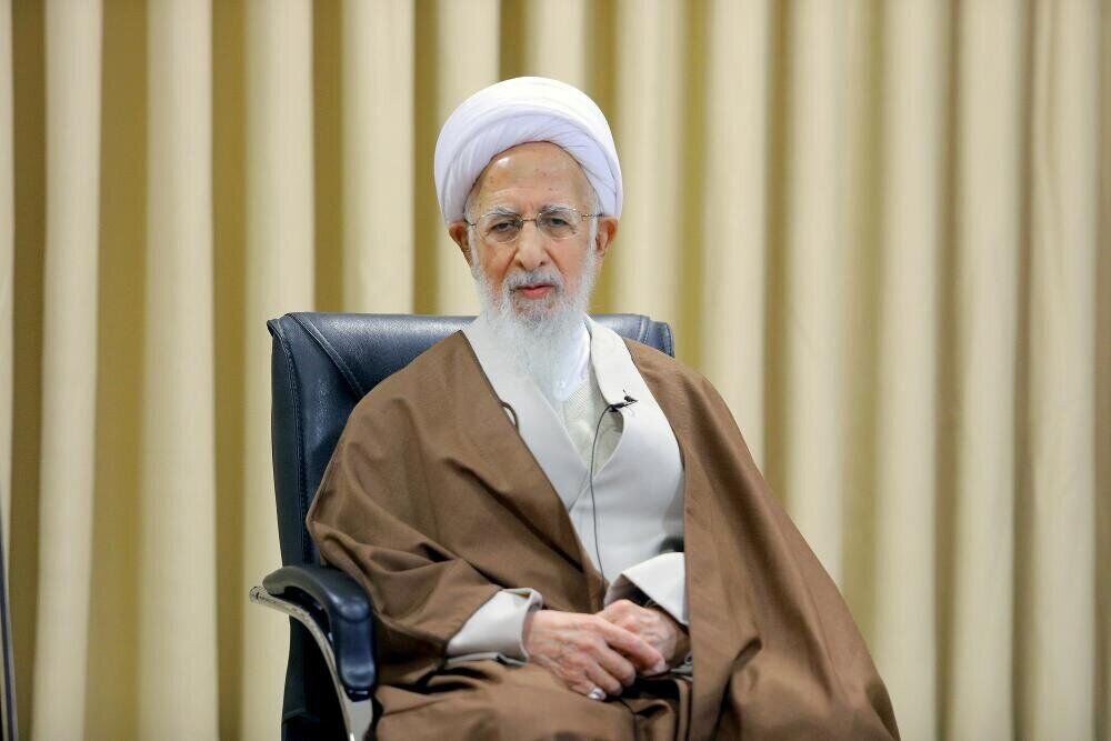 آیت الله جوادی آملی: مردم به وظیفه خود عمل کرده‌اند/ مسئولان با مشکلات اقتصادی مبارزه کنند