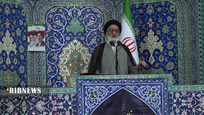 مستکبران جهان باید هزینه عبور از تنگه هرمز را بپردازند