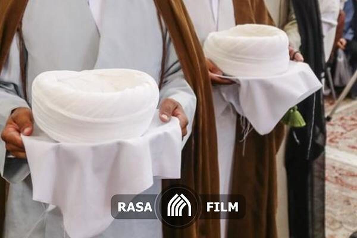 مراسم عمامه گذاری جمعی از طلاب حوزه علمیه قم