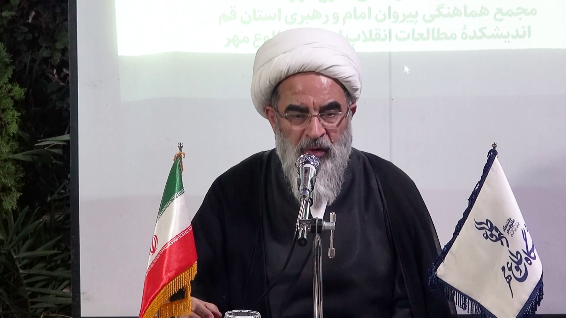 در خصوص جنگ و مذاکره همه باید تابع نظر رهبر معظم انقلاب باشند