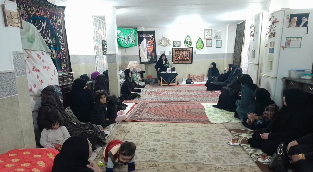اعزام بانوان مبلغ جامعه الزهرا(س) به روستاهای قم در دهه ولایت