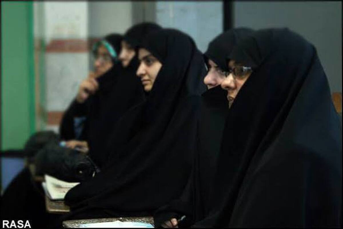 بانوان طلبه در محرم، راهبران تربیتی و نمایشگران الگوی سوم زن مسلمان باشند