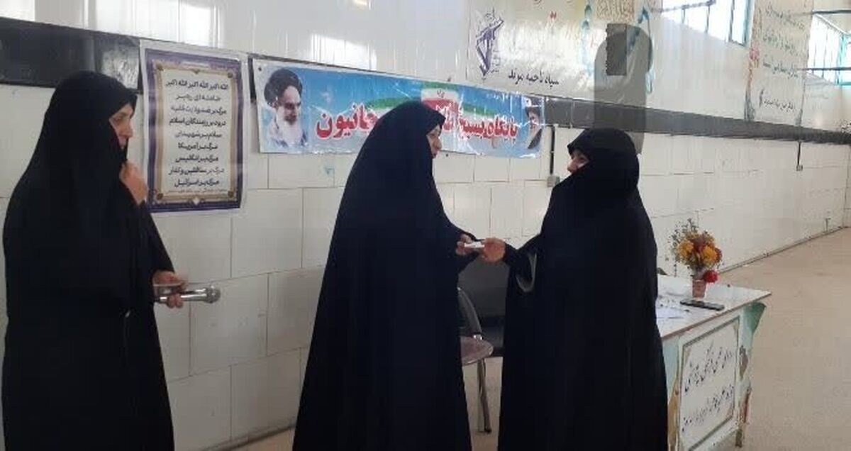 تجلیل از بانوان قاری قرآن و فعالان فرهنگی حوزه خواهران مرند