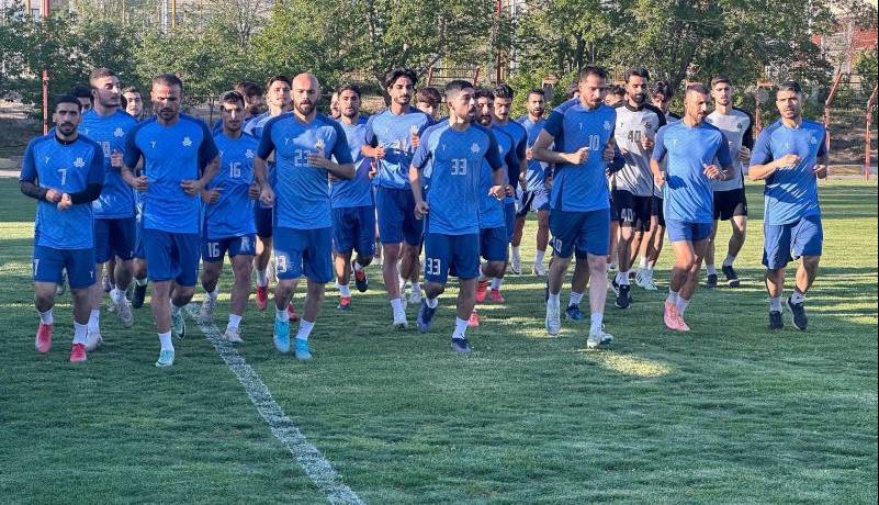 نارنجی‌پوشان دست به اعتصاب زدند