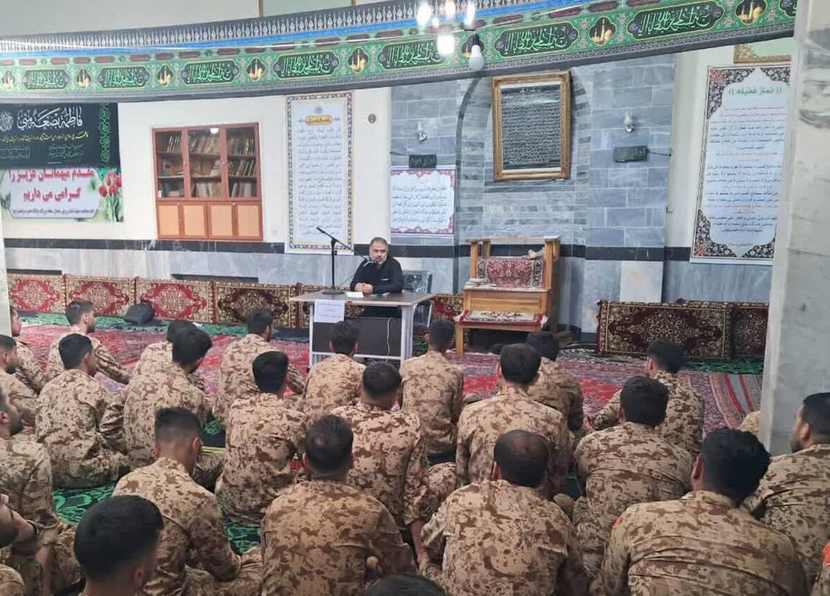 نشست صمیمی فرمانده سپاه آذرشهر با سربازان برگزار شد