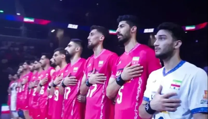ستاره های والیبال ایران با مچ بند مشکی مقابل آمریکا