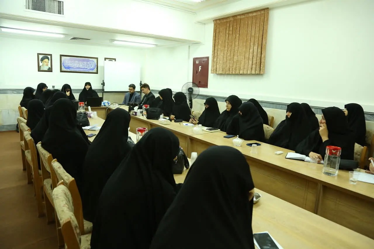 نشست کمیته مردمی بانوان ستاد تشییع رهبر شهید