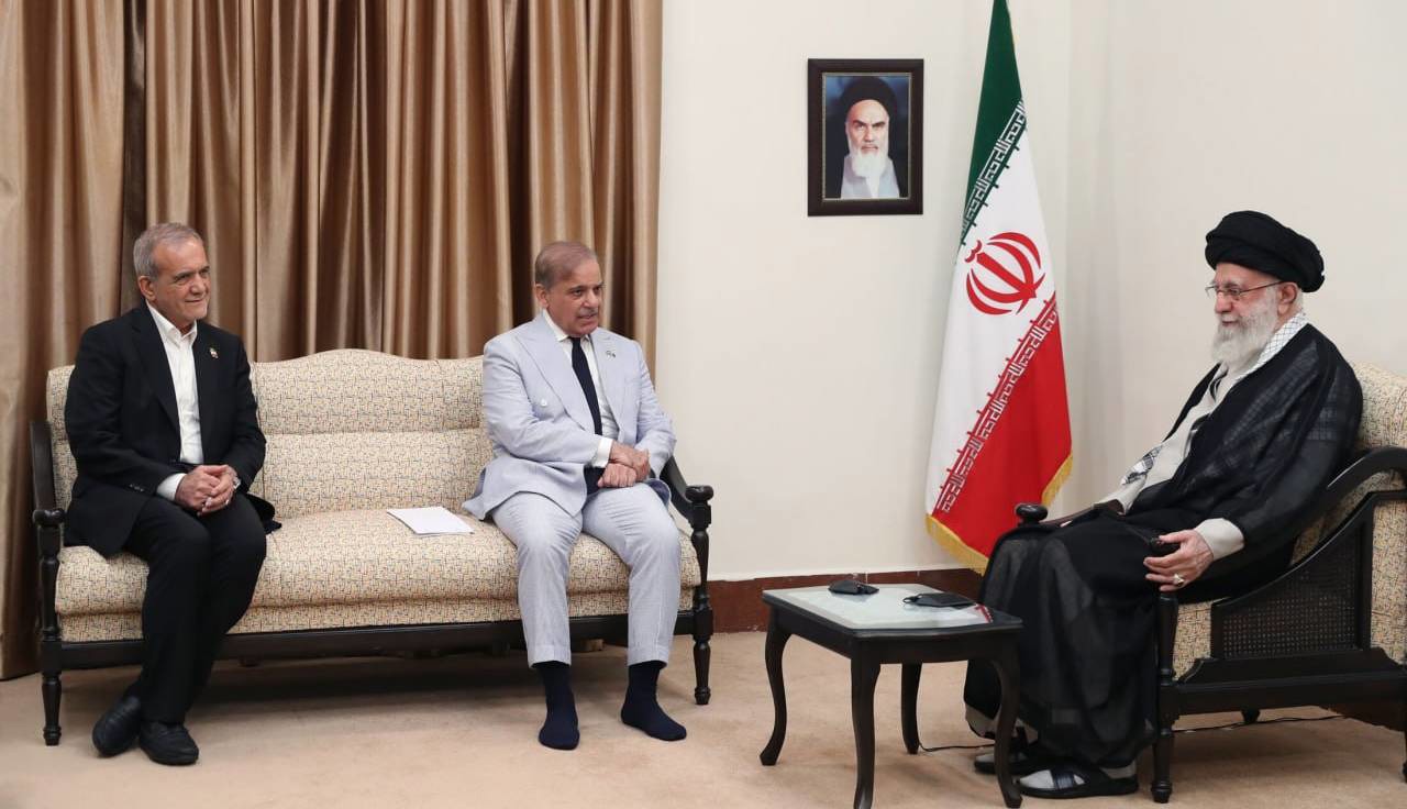 رسانه پاکستانی: شهباز شریف در مراسم رهبر شهید ایران شرکت می‌کند