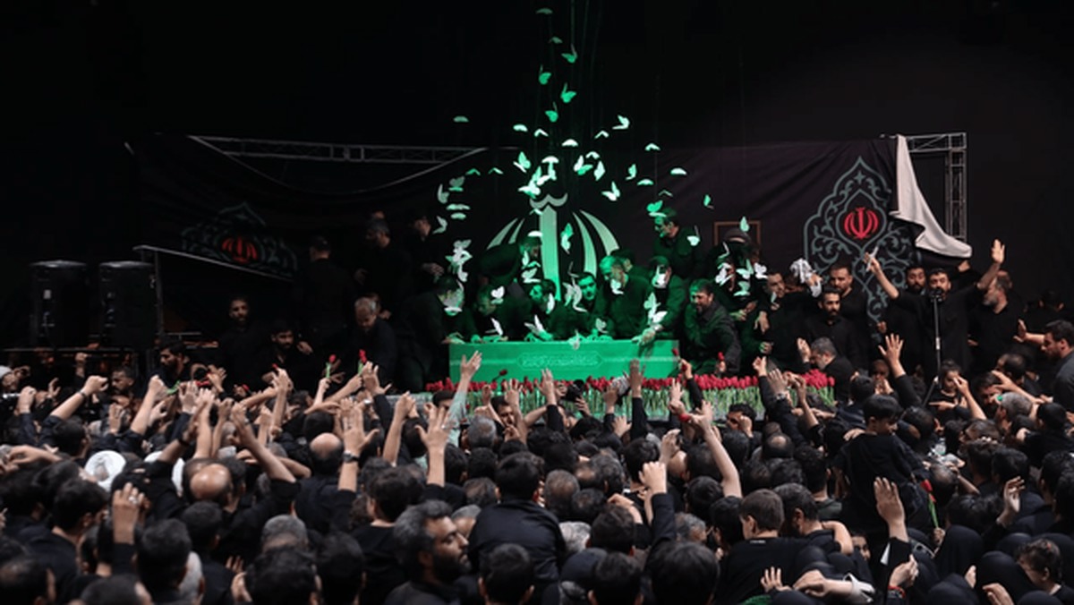 ورود هواپیمای حامل پیکر مطهر امام شهید به نجف اشرف