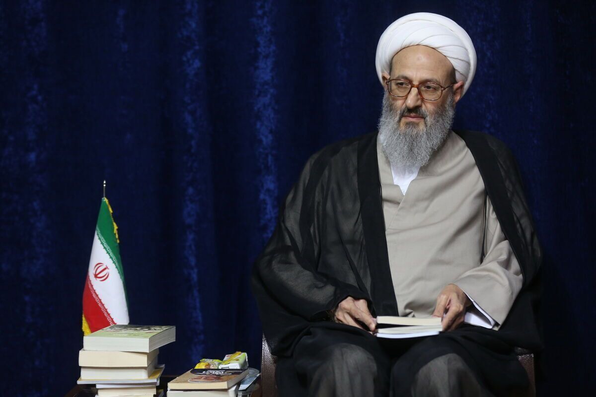 نیرو‌های مسلح و مسؤولان ما باید در میدان‌های نبرد و دیپلماسی ظاهر شوند