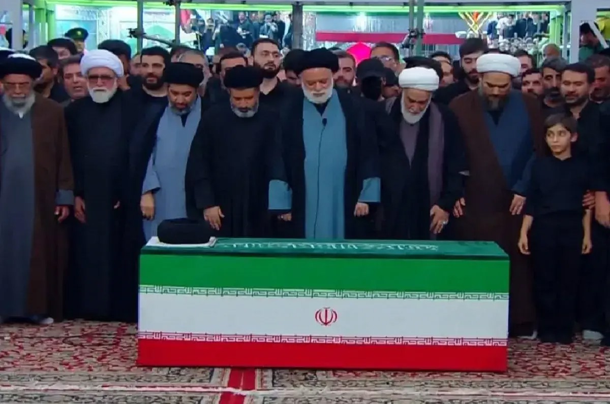 شش نماز بر پیکر امام شهید در شش مکان شریف