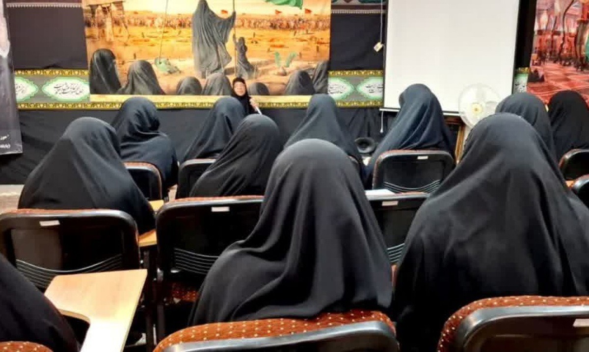 برگزاری مراسم بزرگداشت رهبر شهید انقلاب در مدرسه علمیه فاطمیه شیراز
