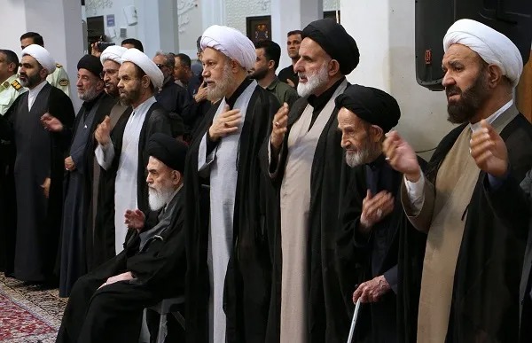 مراسم بزرگداشت رهبر شهید با حضور علما و روحانیون در حرم شاهچراغ برگزار شد
