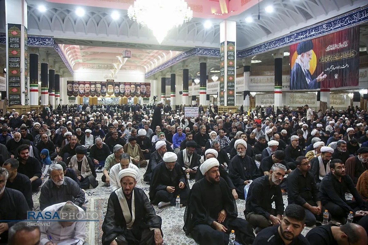 رهبر امت در مقابل مستکبران عالم سر خم نکردند