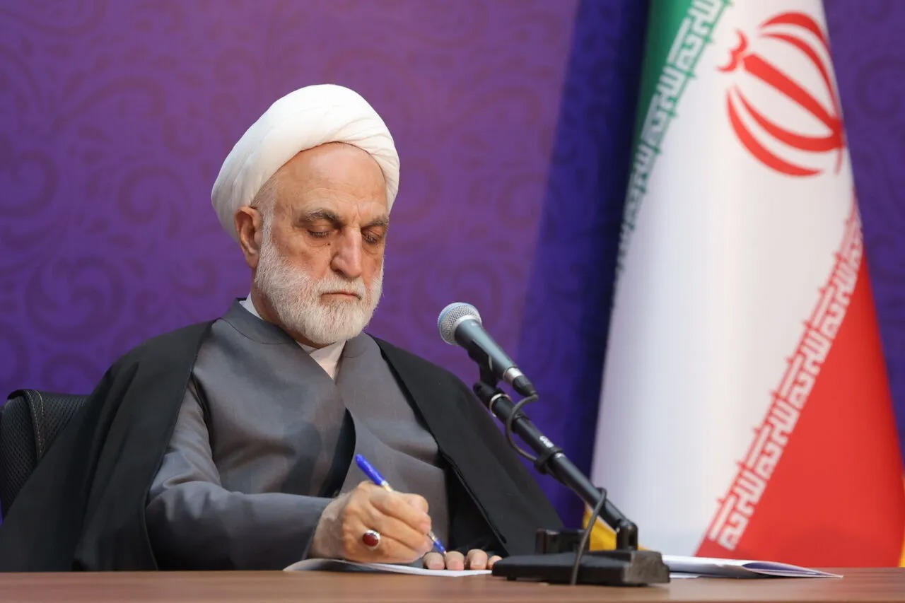 اگر کسی در حاکمیت کار مردم را لنگ گذاشت قابل بخشش نیست