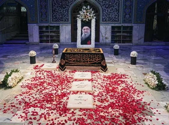 تعیین مسیر زیارت مرقد امام شهید در حرم