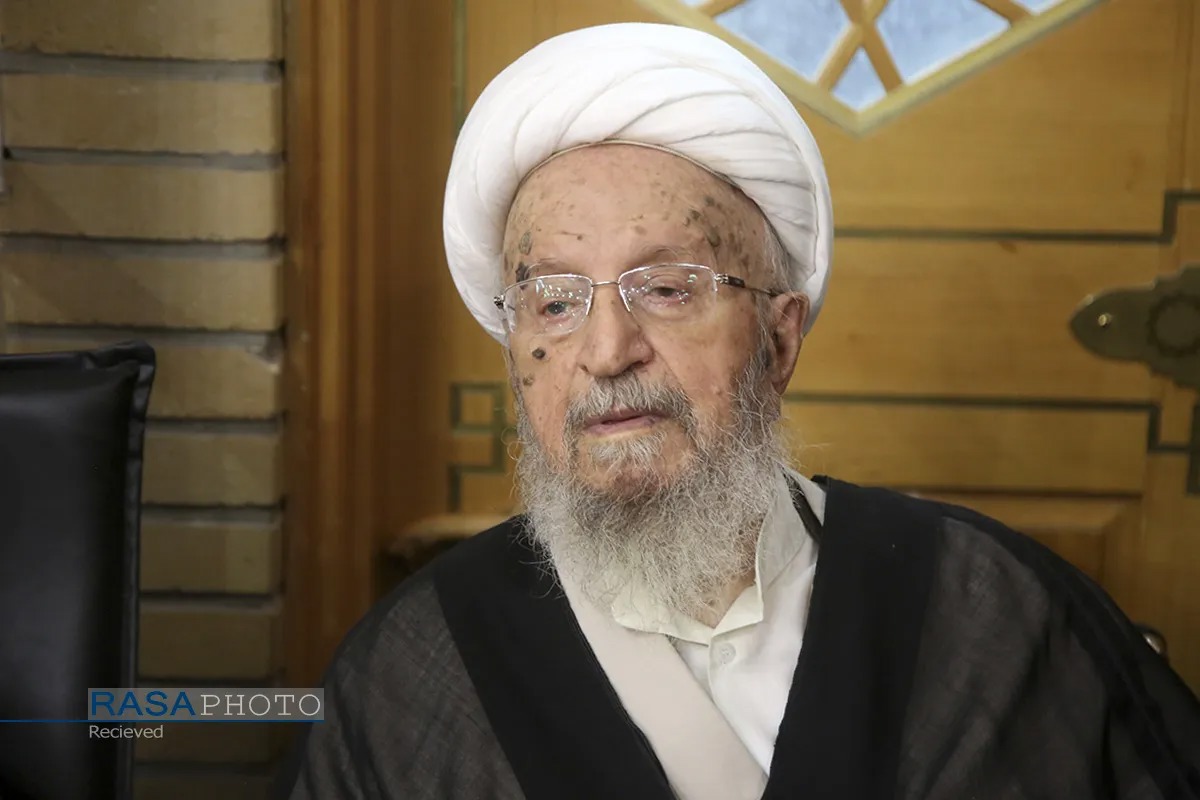 بزرگداشت رهبر شهید انقلاب از سوی آیت‌الله مکارم شیرازی در حرم مطهر
