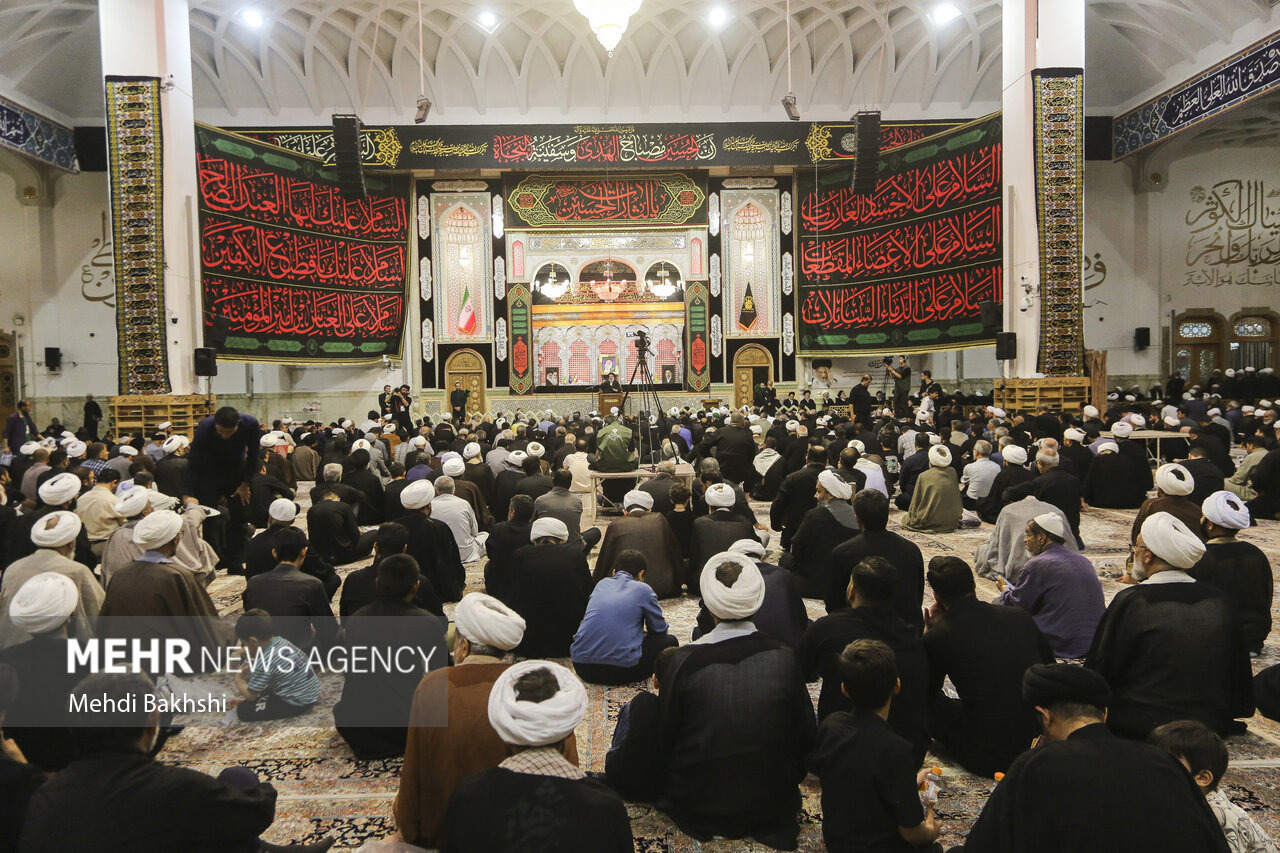 مراسم گرامیداشت رهبر شهید از سوی آیت‌الله سبحانی برگزار شد