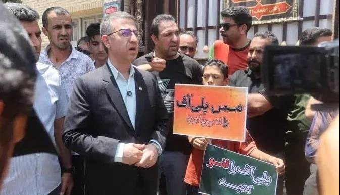 تجمع هواداران رفسنجانی در اعتراض به پلی‌آف