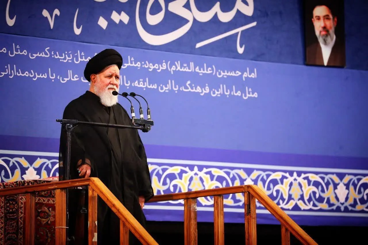 اطاعت از فرمان رهبری، وظیفه شرعی ماست
