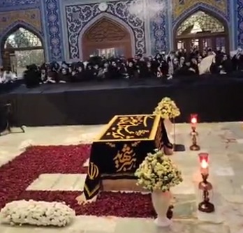 تعویض سنگ مزار خانواده رهبر شهید انقلاب در رواق دارالذکر