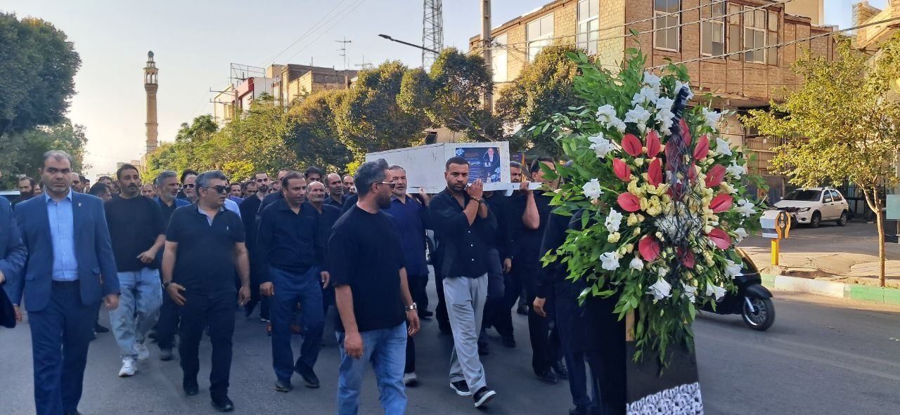 پدر شهیدان آقایوسفی در آغوش فرزندانش آرام گرفت