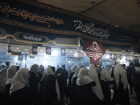ارائه خدمات ۲۴ ساعته موکب امامزادگان قم‌المقدسه در سامرا طی ایام اربعین
