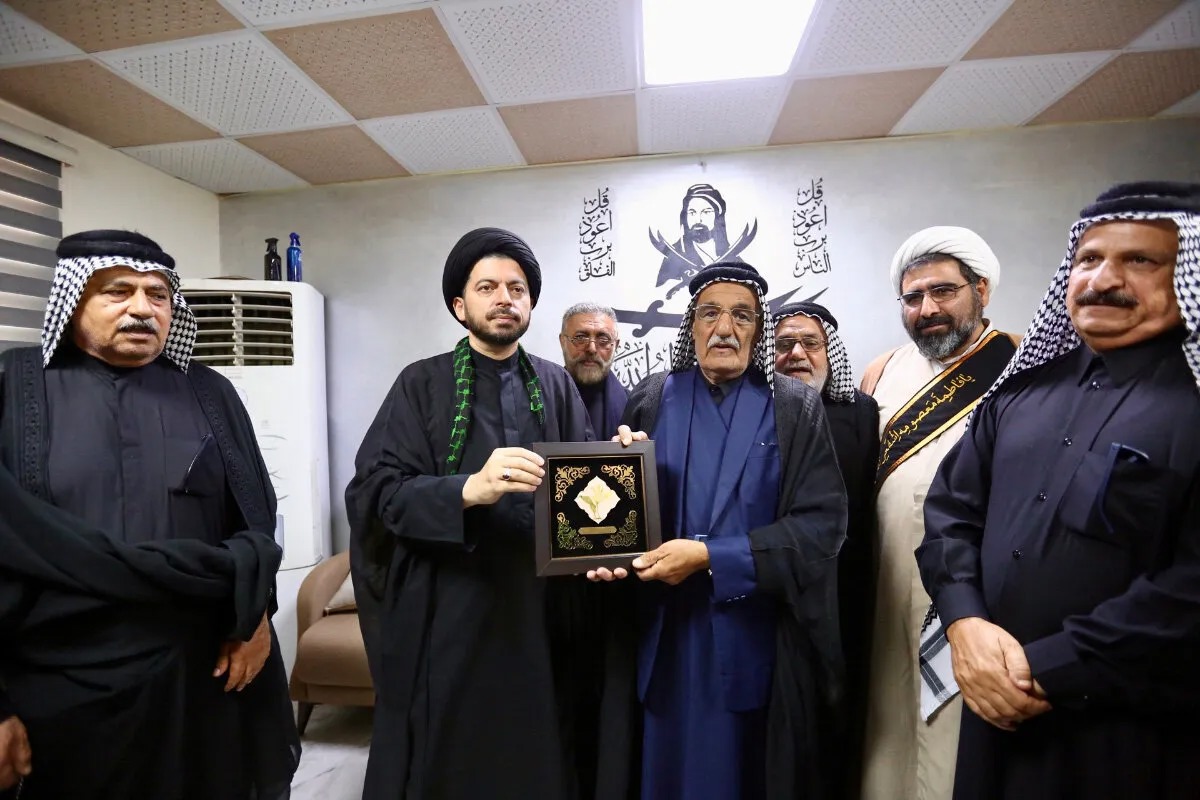 تقدیر خادمان آستان مقدس حضرت فاطمه معصومه از عشایر عراقی