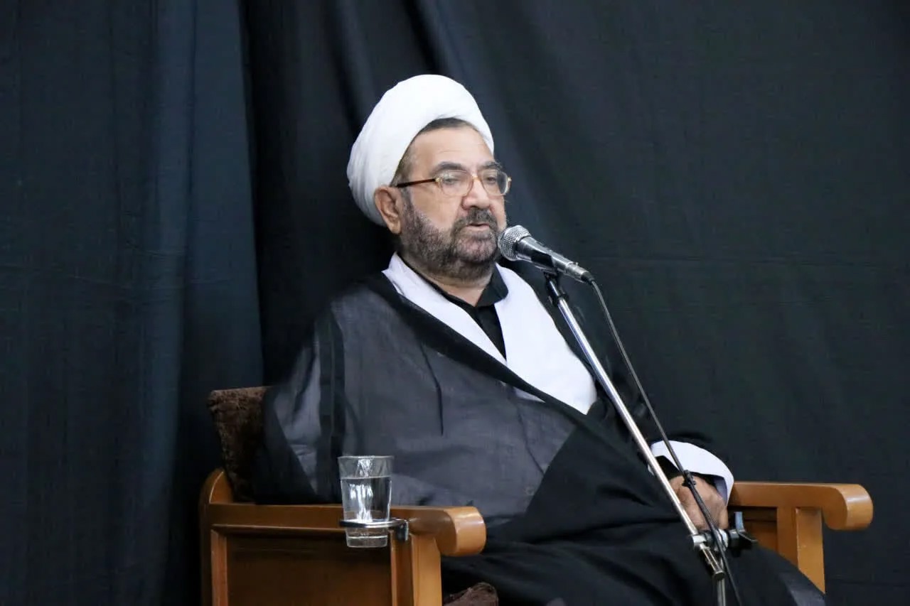 ملت ایران با روحیه ایمانی در برابر دشمنان ایستادگی می‌کند