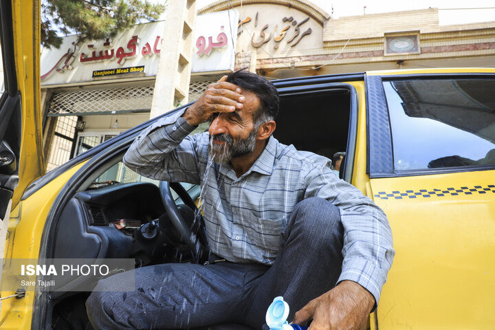 افزایش دمای قم تا ۴۴ درجه سانتی گراد؛ پیش‌بینی وزش باد شدید و گردوخاک در قم