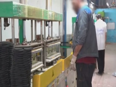 فیلم/ مددجویان اردوگاه کاردرمانی قم با تولید کتانی، آینده‌ای تازه می‌سازند